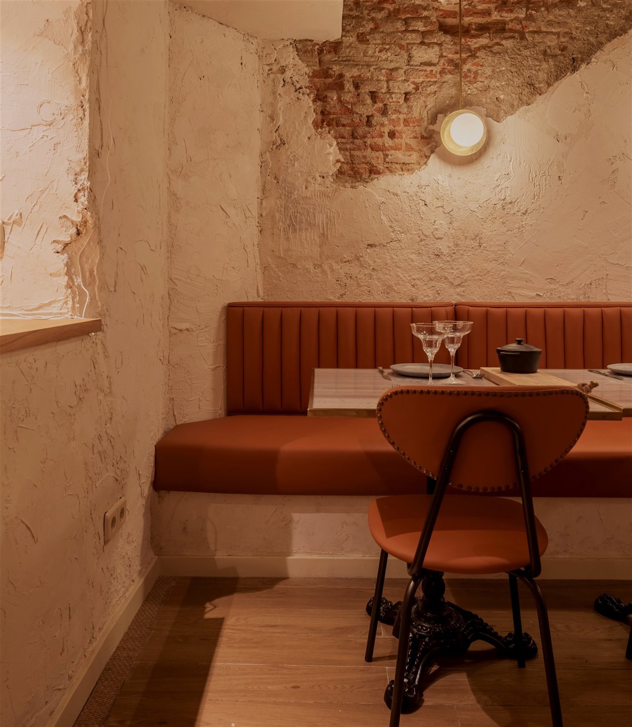 Para la paleta cromática del restaurante se ha apostado por tonos terrosos, propios de la naturaleza.