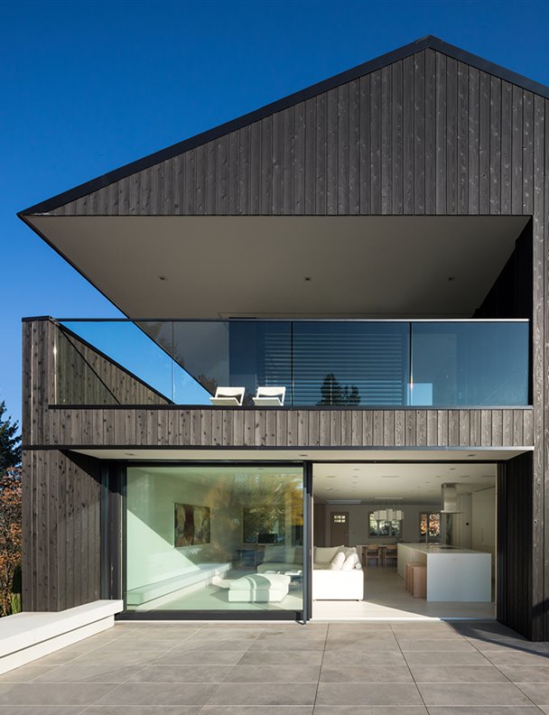 Una moderna casa de madera pasiva inspirada en la tradición constructiva de Canadá