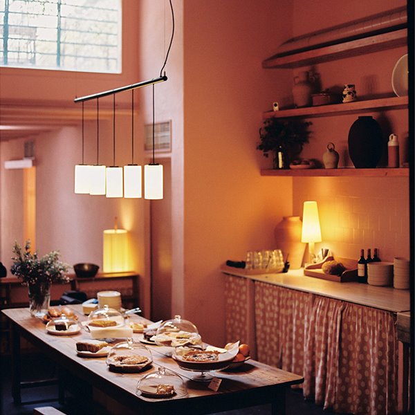 El restaurante de moda en Barcelona es una casa de campo rosa