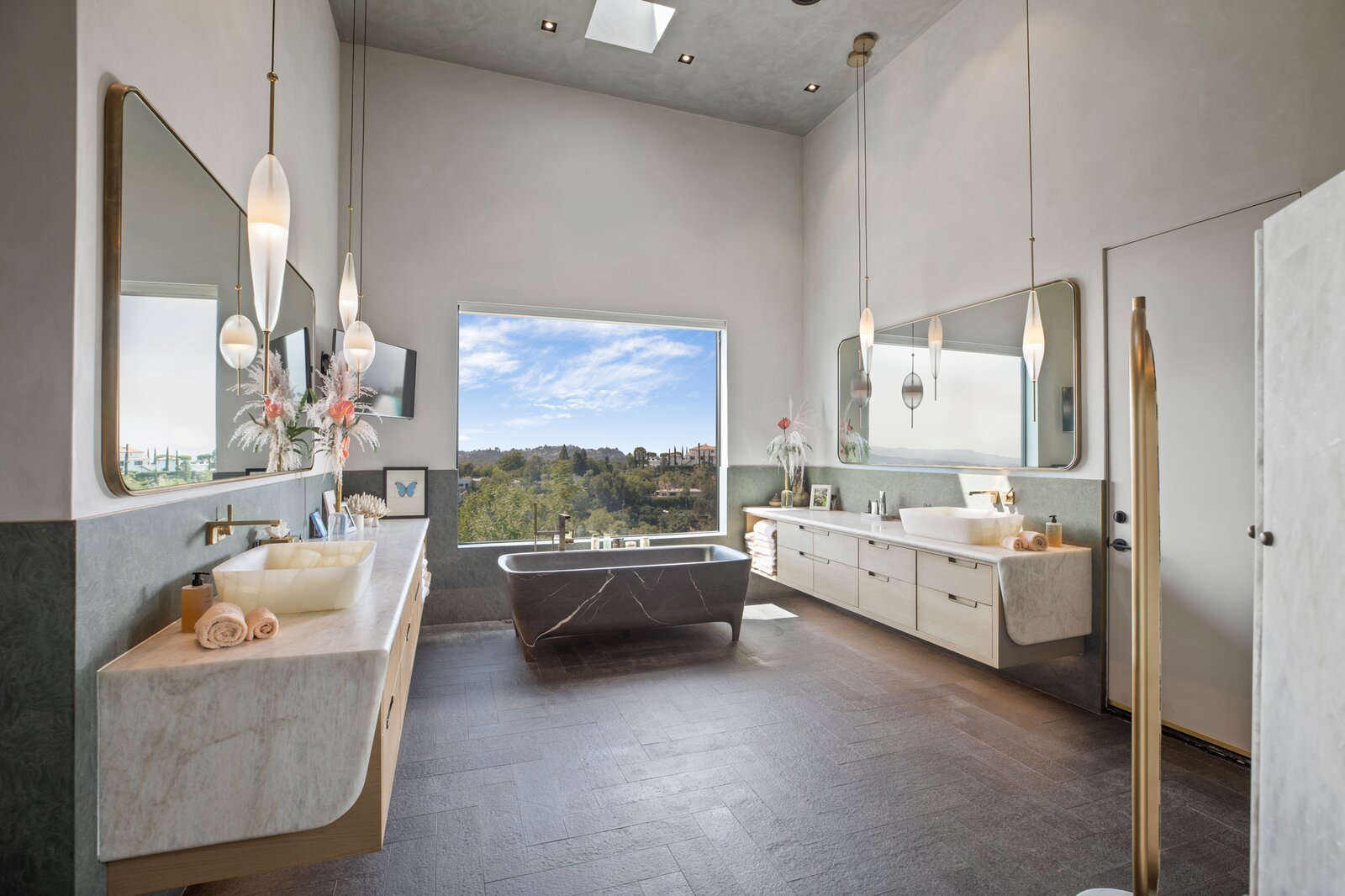 Casa John Legend y Chrissy Teigen en Beverly Hills baño