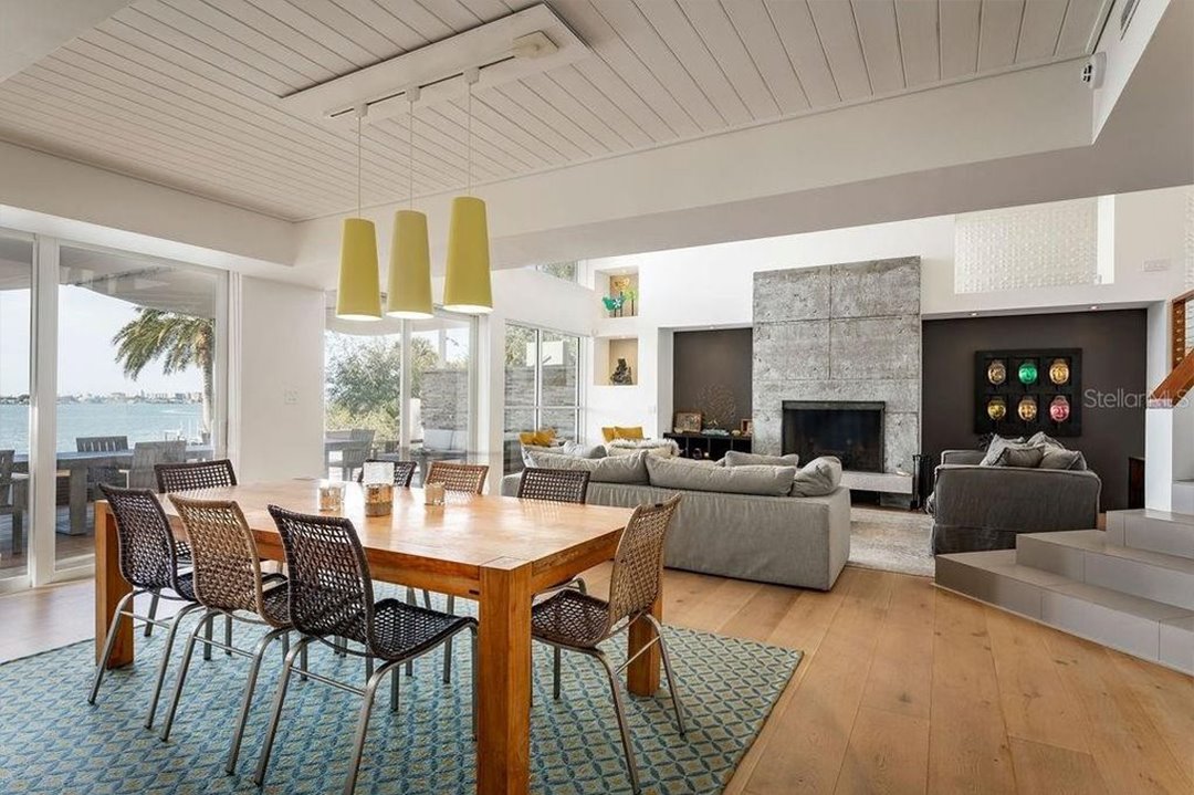 Casa John Travolta cienciología salón comedor