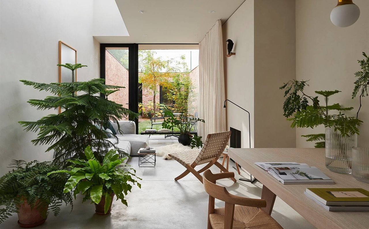 Añadir plantas es la manera perfecta de introducir la naturaleza en casa.