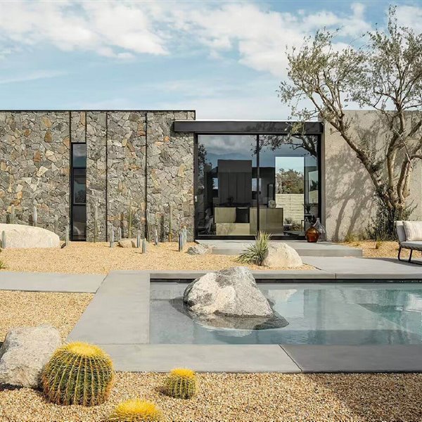 ¿Vivir en el desierto? En esta casa brutal y con un toque zen, sí 