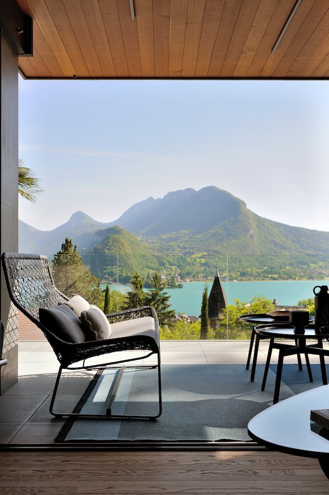 comedor-exterior-con-vistas-a-la-montana be2f63a8 666x1000