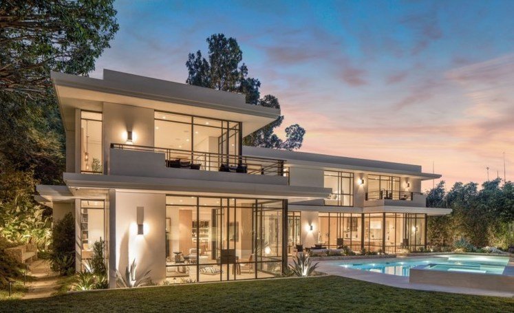 Casa Sofia Richie y Elliot Grainge jardín con piscina