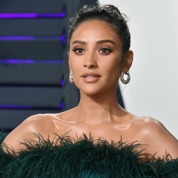 La actriz Shay Mitchell se compra esta espectacular casa en Hidden Hills