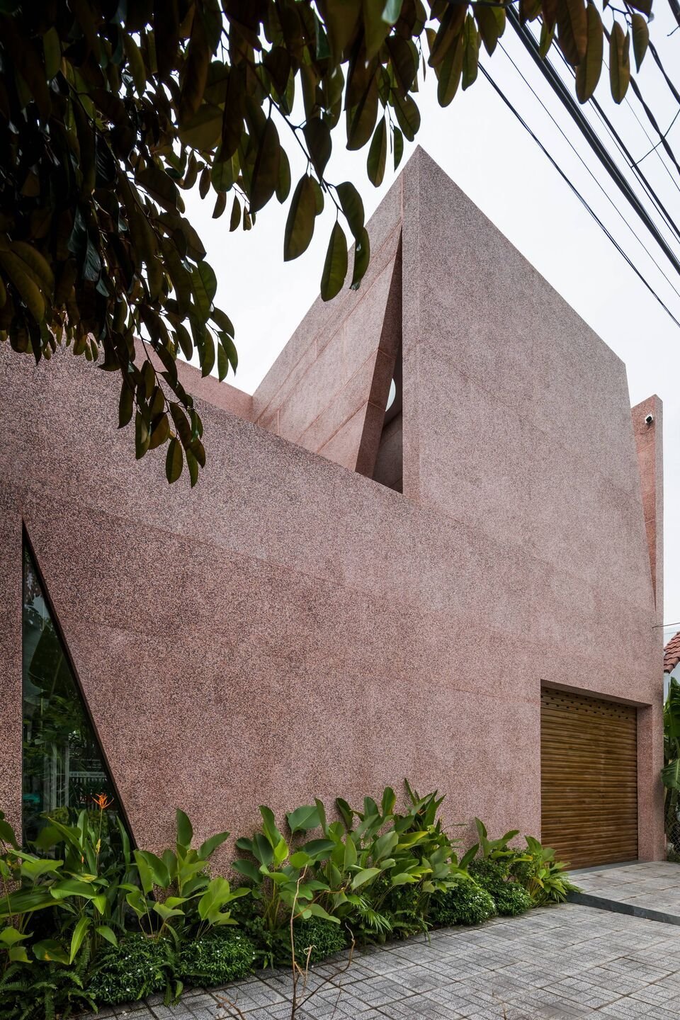 casa vietnam fachada rosa