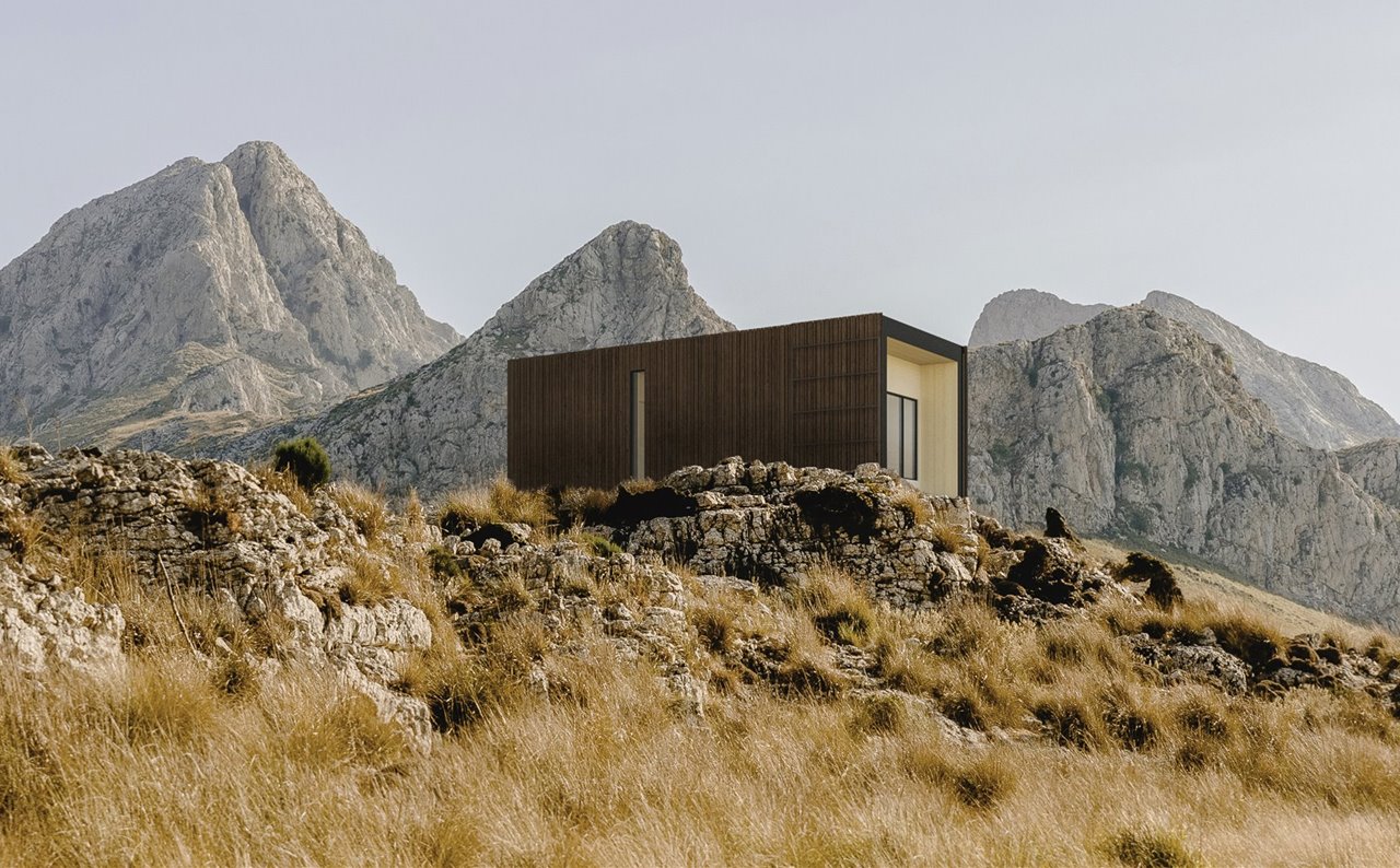 La cabaña se construye en fábrica y después se transporta hasta su lugar de instalación. En la web de Onarc aseguran que queda lista para ser utilizada el mismo día. 