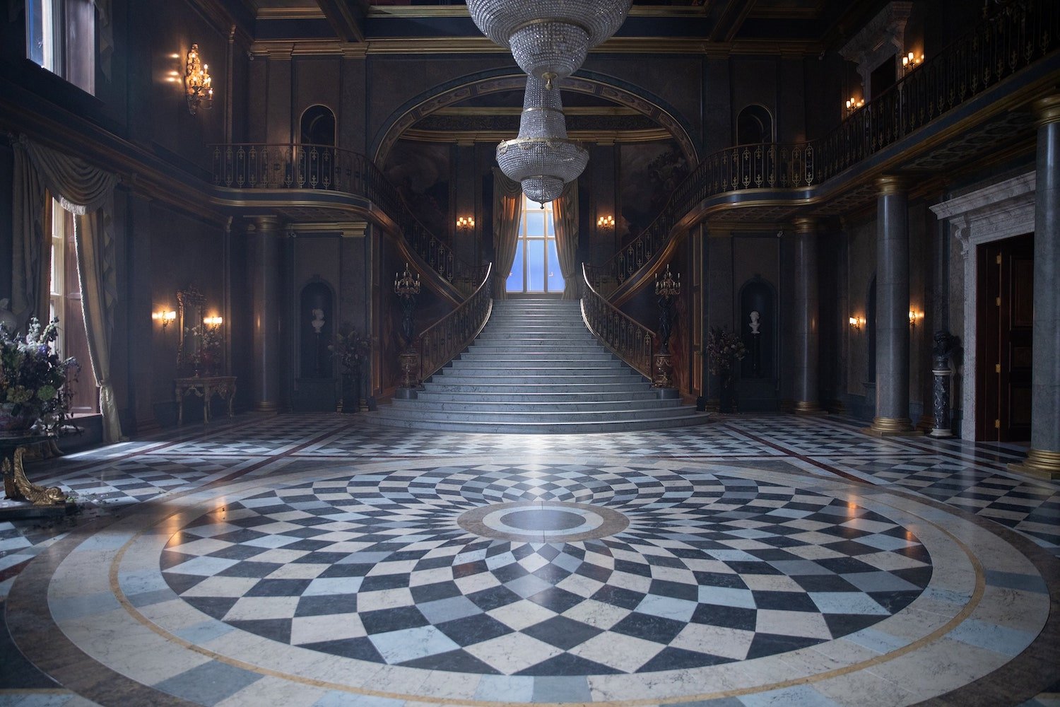 Casa Cruella De Vil película Cruella gran salón