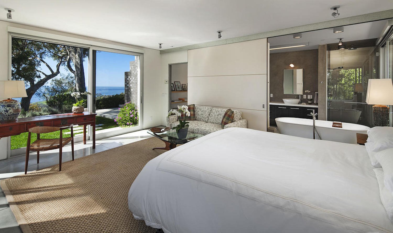 Casa de la actriz Natalie Portman en Montecito dormitorio