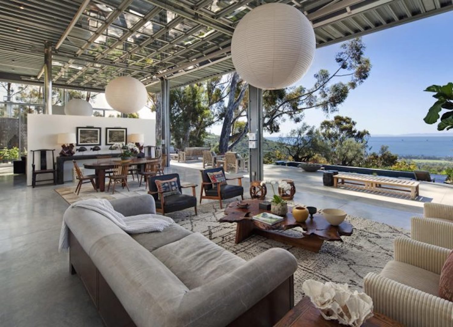 Casa de la actriz Natalie Portman en Montecito salón abierto