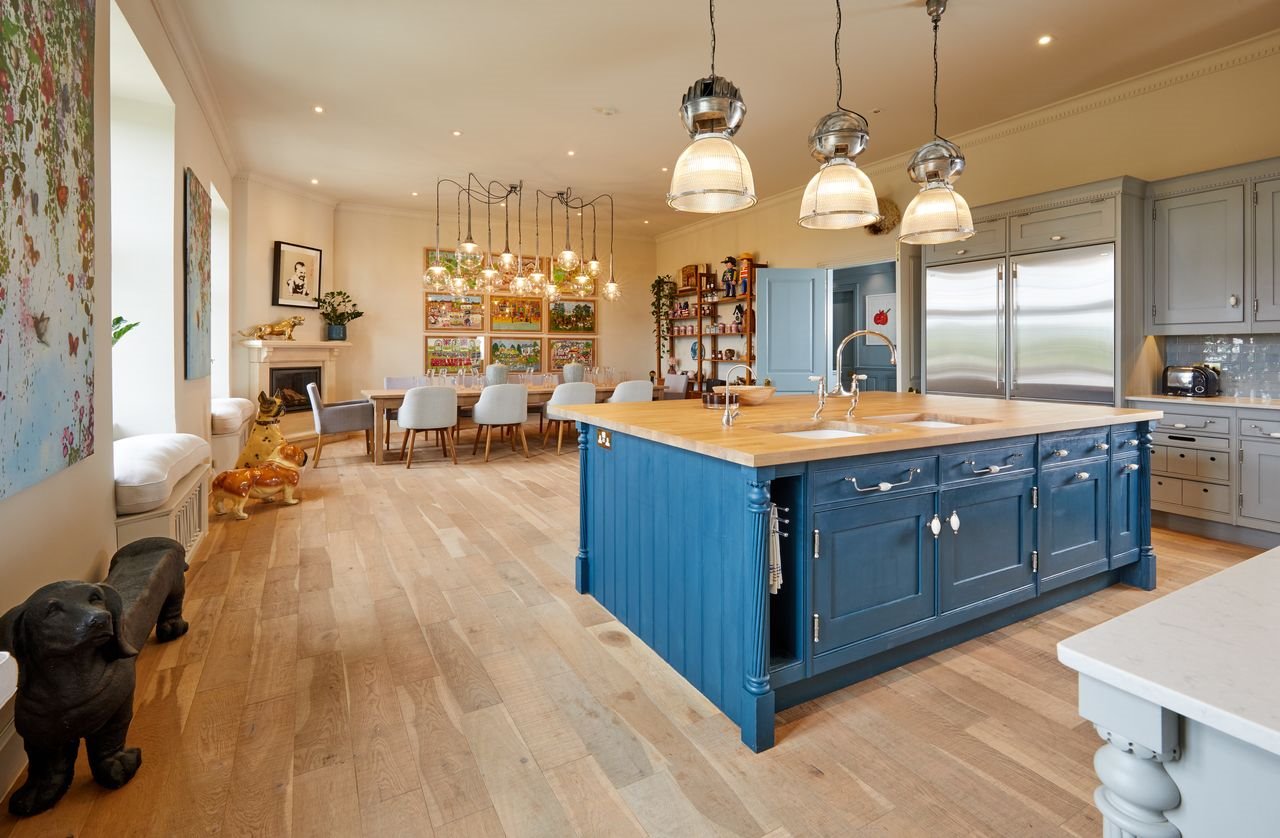 Casa del cantante Robbie Williams cocina comedor