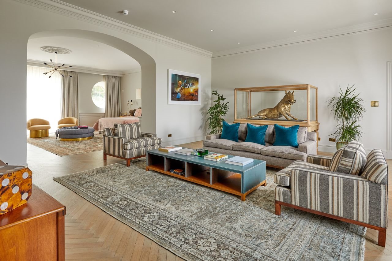 Casa del cantante Robbie Williams zona de estar en el dormitorio