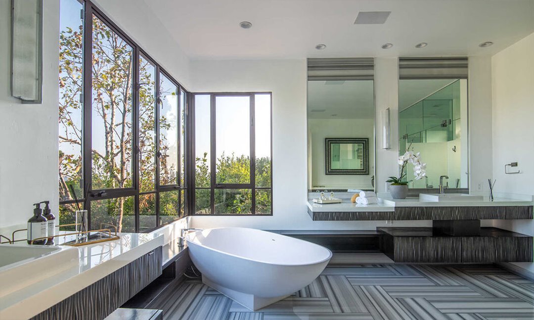 Casa de la cantante Rihanna en Hollywood Hills baño