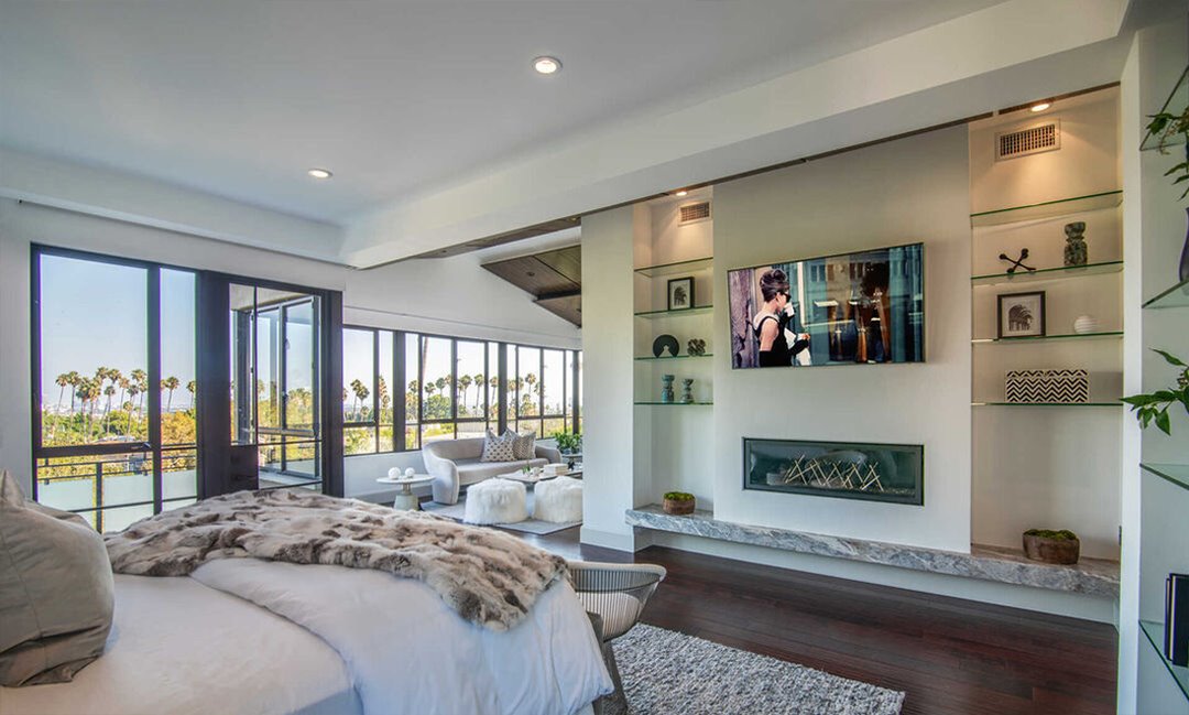 Casa de la cantante Rihanna en Hollywood Hills dormitorio