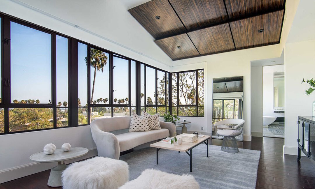 Casa de la cantante Rihanna en Hollywood Hills zona de estar en el dormitorio