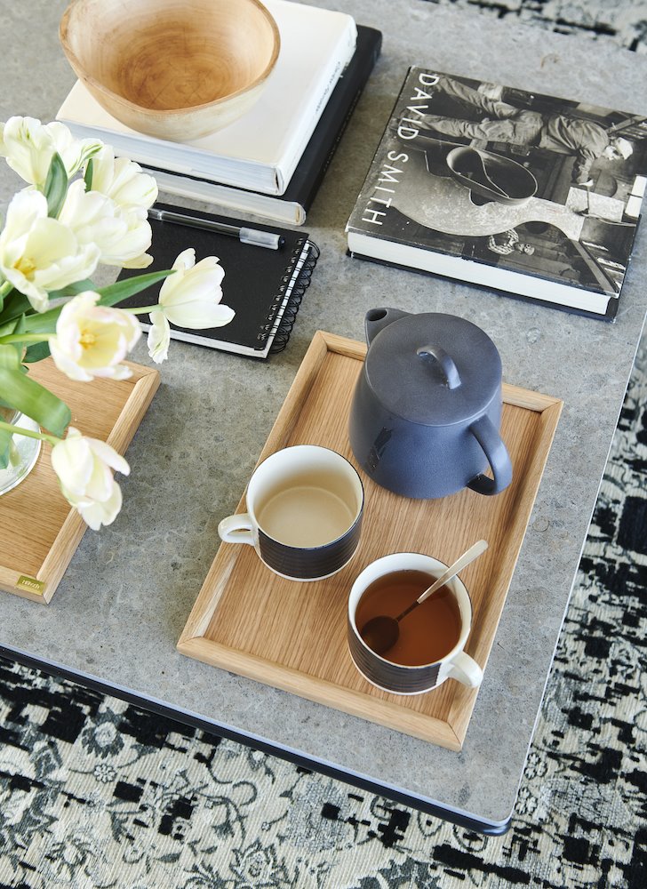 Detalles decorativos que aportan lujo bandejas en mesas