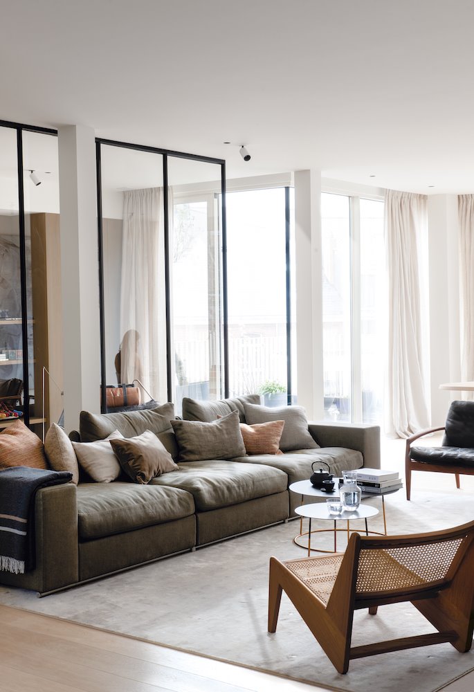 Detalles decorativos que aportan lujo combinar cojines