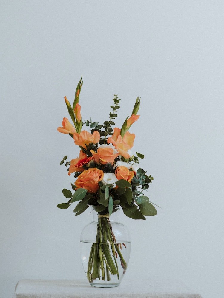 Detalles decorativos que aportan lujo flores frescas