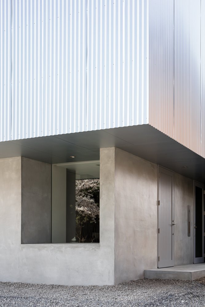 exterior cemento y metal casa japon
