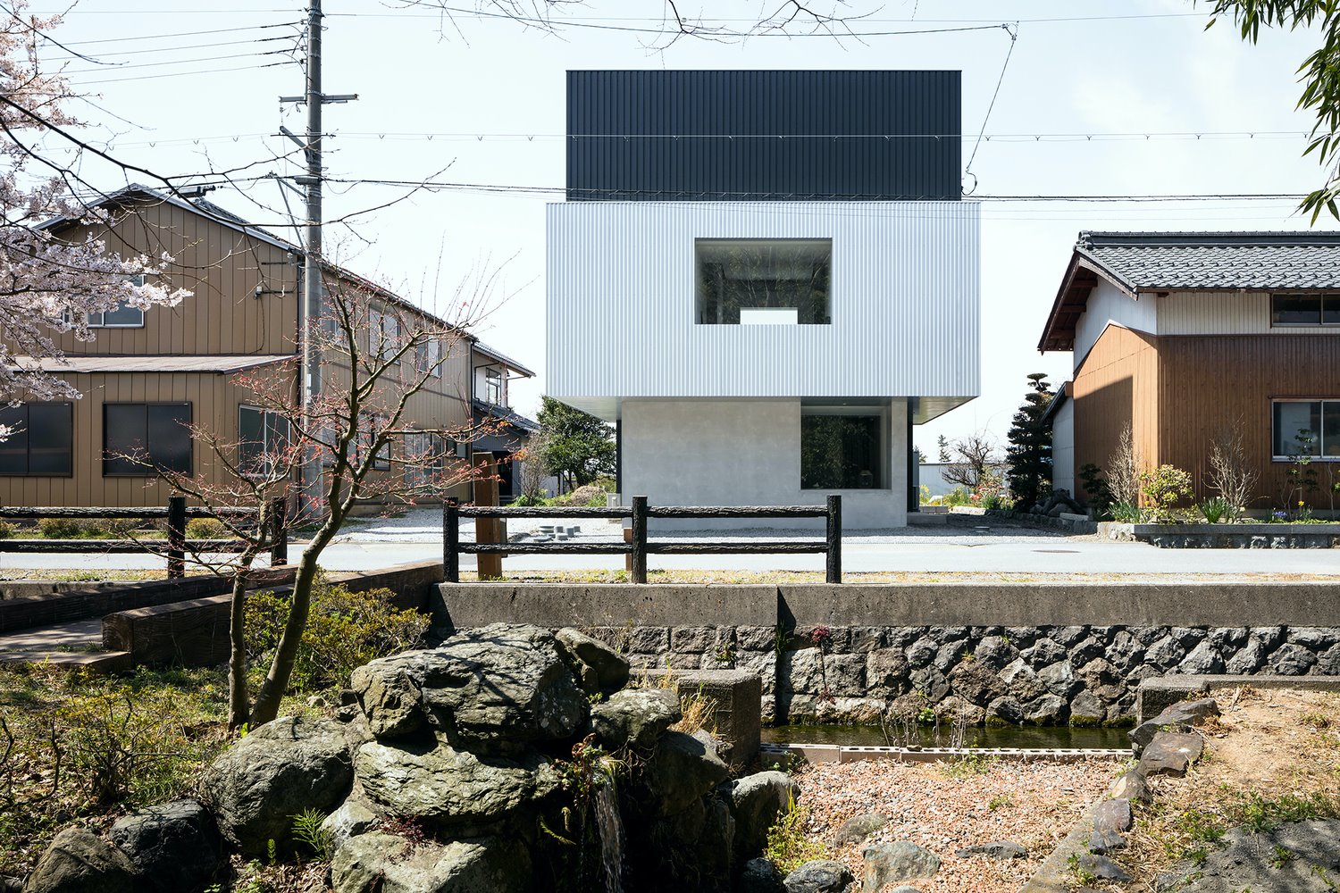 fachada casa japón