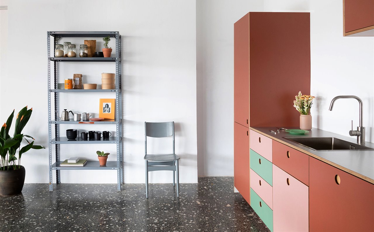 La nueva colección cápsula CUBRO x Formica® se presentó en forma de una cocina real que dará servicio al espacio de coworking creativo Futura Project en el barrio barcelonés de Poble Nou.