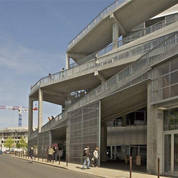 El estudio también ha proyectado equipamientos públicos, como la  Escuela de Arquitectura de Nantes.