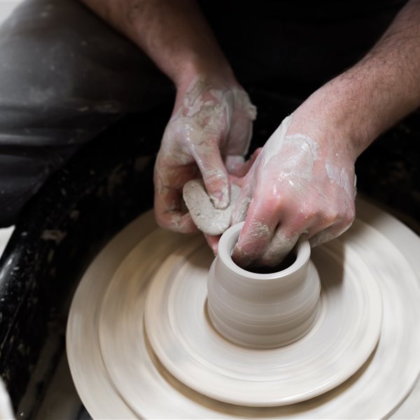 Estos son los mejores talleres donde aprender cerámica en Madrid