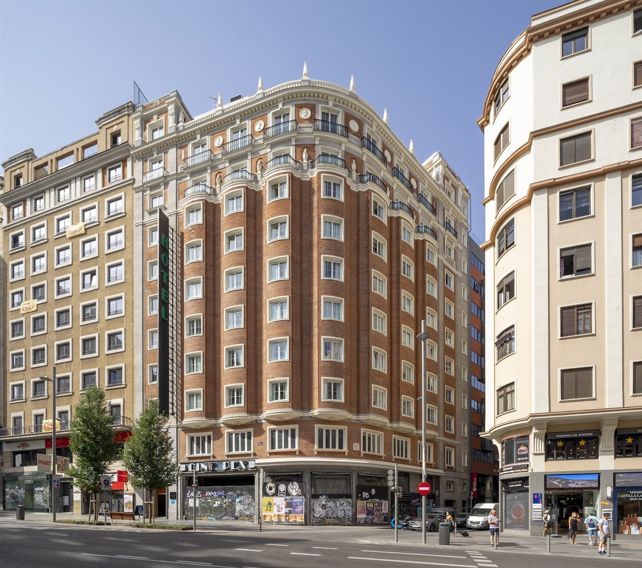 Fachada de los cines Rex de Madrid, un proyecto de Luis Gutiérrez Soto que fue derribado. La muestra recoge las últimas imágenes del edificio. 