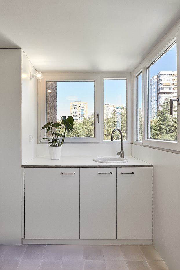 lavadero en mueble blanco