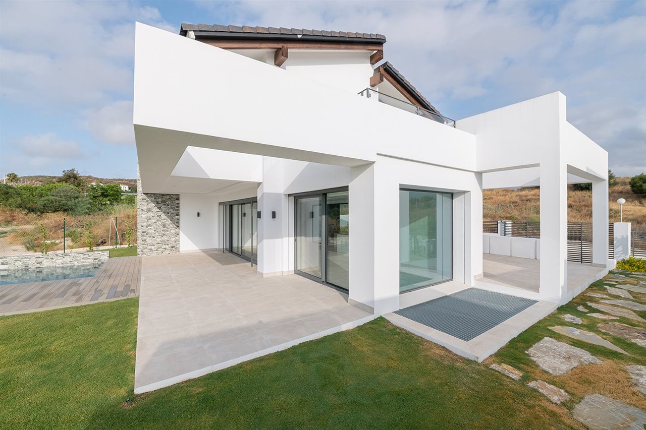 Según sus promotores, Villa Suasana es una muestra de que el estándar Passivhaus en climas cálidos es la solución perfecta para mantener un alto nivel de confort interior y reducir la factura de la luz.