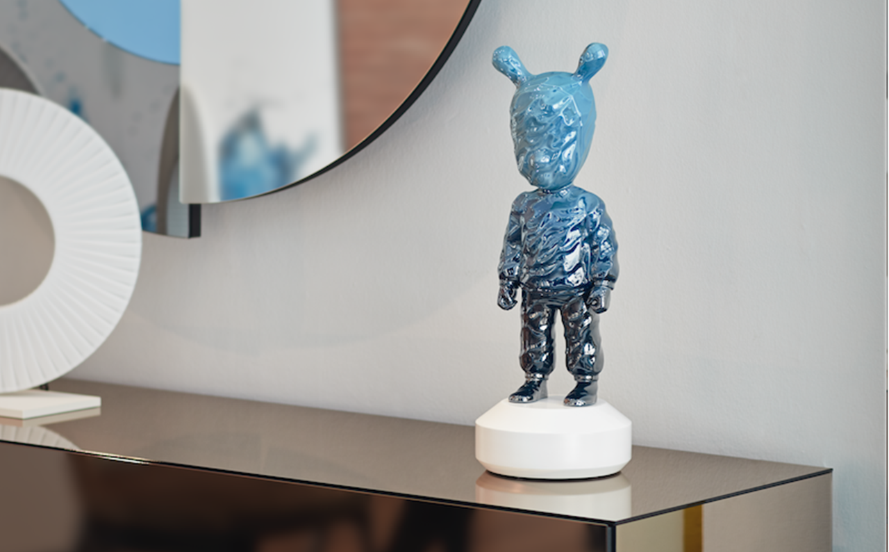 La figura ha sido confeccionada meticulosamente a mano por los artistas y diseñadores de Lladró.