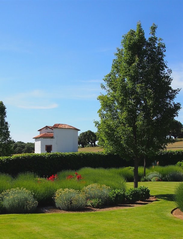Un exuberante jardín en Salamanca contado por su autor, Miguel Urquijo