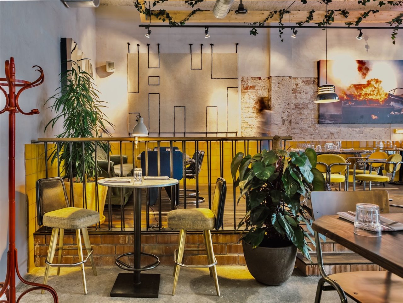 BENZiNA es una experiencia en la que no solo se disfruta de la comida, sino de un ambiente desenfadado y multisensorial sin pretensiones.