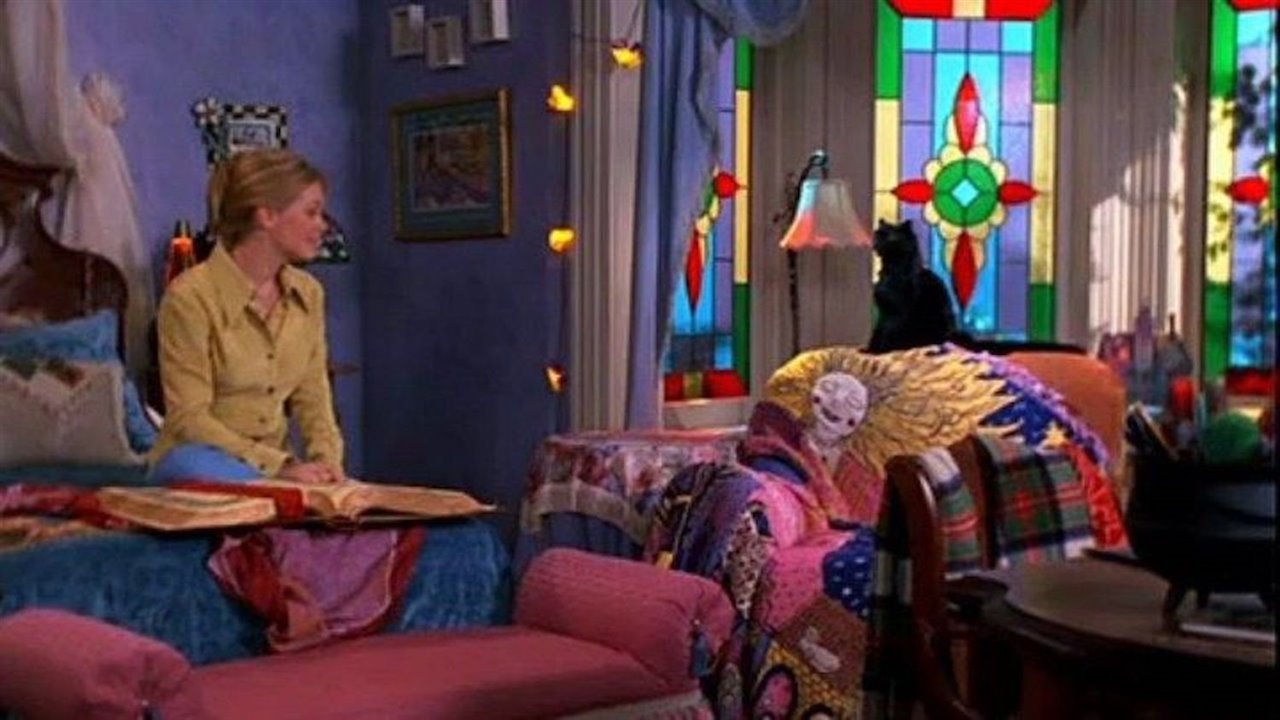 Las vidrieras del dormitorio de Sabrina combinan a la perfección con el estilo victoriano de la casa.