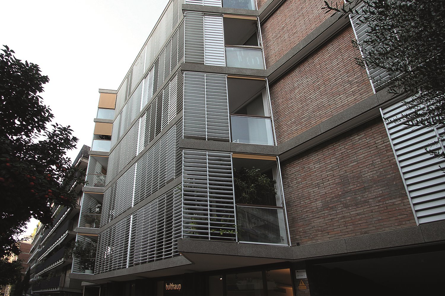 Edificio viviendas calle Johann Sebastian Bach (1958) 5 RecordandoACoderch ©Poldo Pomés
