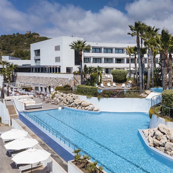 Dolce Sitges, el hotel que necesitas para descansar frente al Mediterráneo