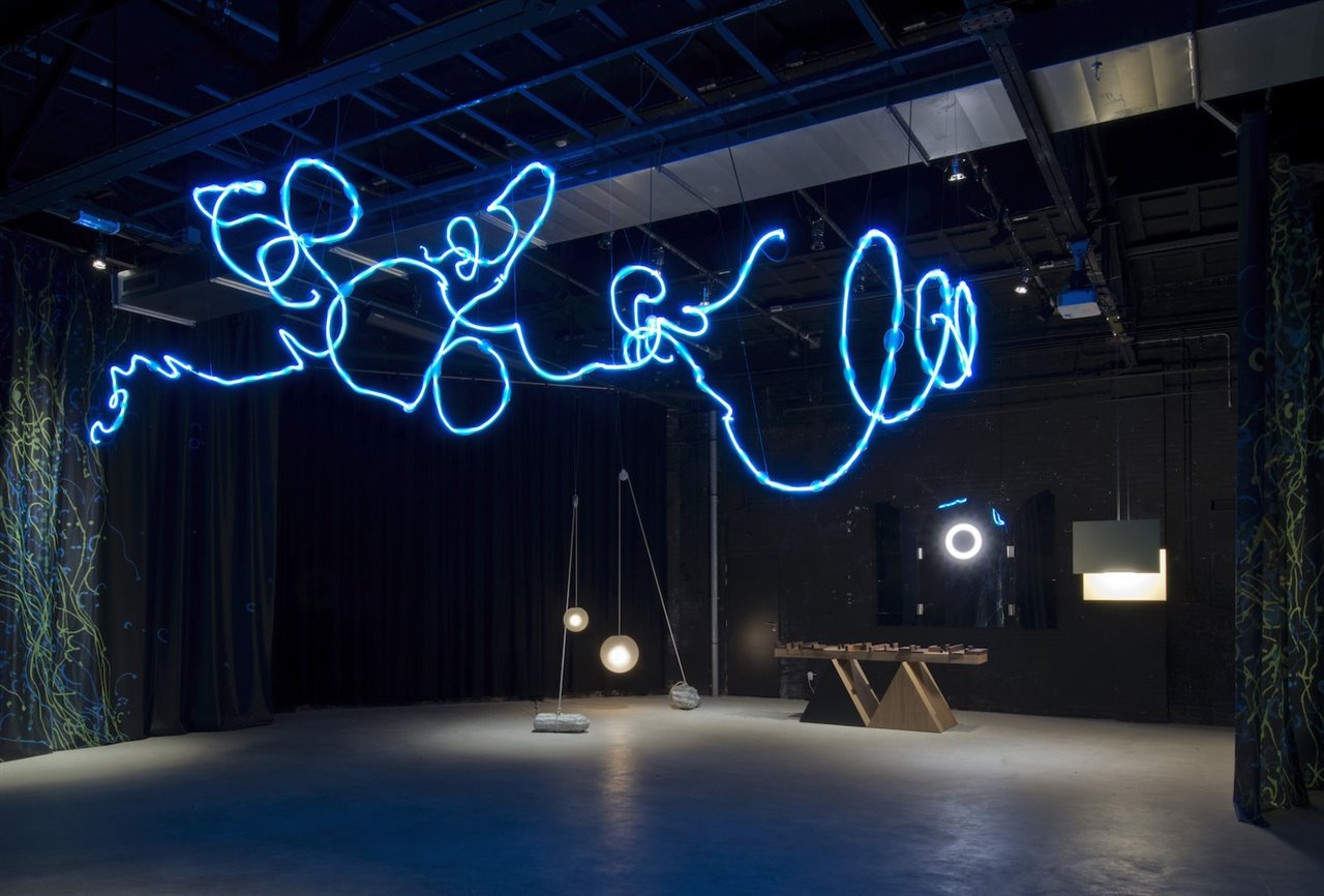 Exposición 'Between No-longer and Not-Yet' de Kazerne, comisariada por Annemoon Geurtz.