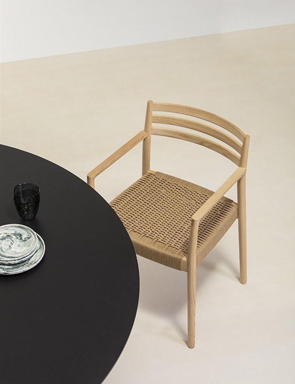 Vergés cumple 50 años reivindicando la maestría artesana en sus muebles