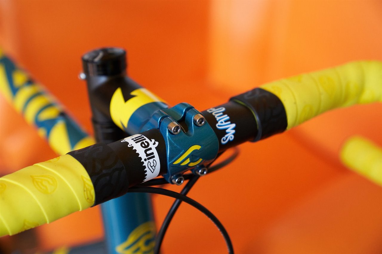 Cada bicicleta está montada con los legendarios tubos Columbus “Spirit HSS” en acero de triple espesor.