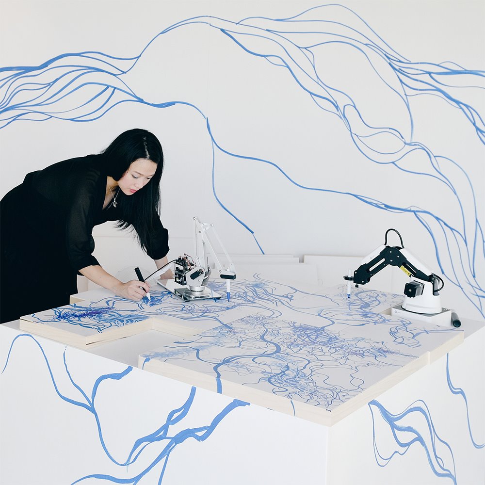 Sougwen Chung firma el material visual que acompañará la música de Aquarian, el viernes 12 de noviembre en Fabra i Coats - Fàbrica de Creació