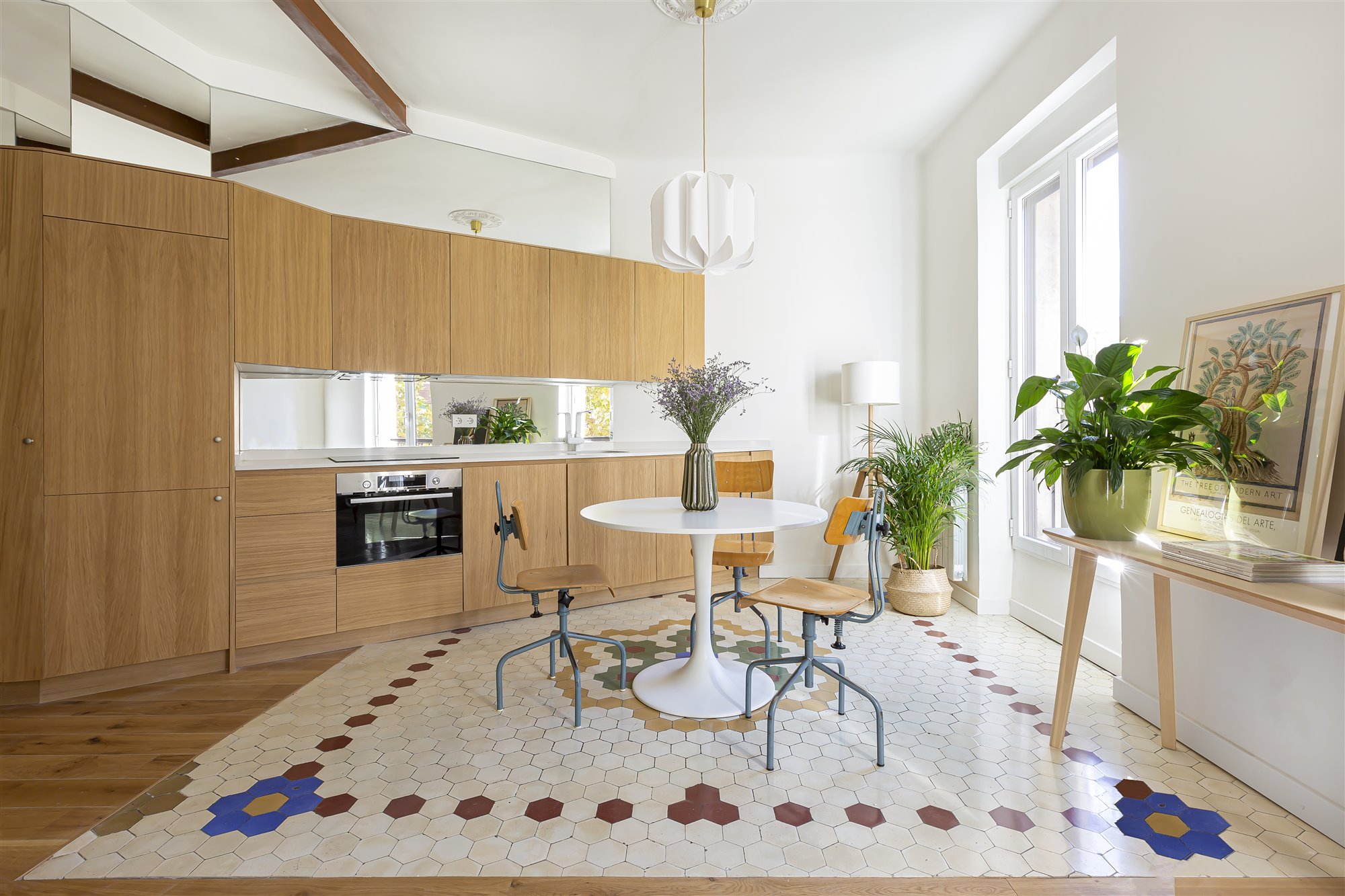 1Zar Edition Apartamento suelos hidráulicos cocina madera. 1Zar Edition Apartamento Rios Rosas 06