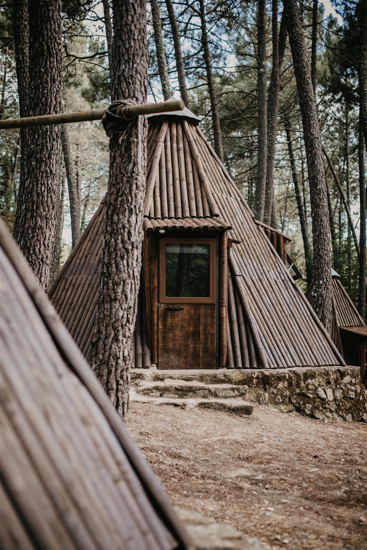 Cada cabaña de madera tiene una superficie de 17 metros cuadrados y está completamente equipada para desconectar en la naturaleza.