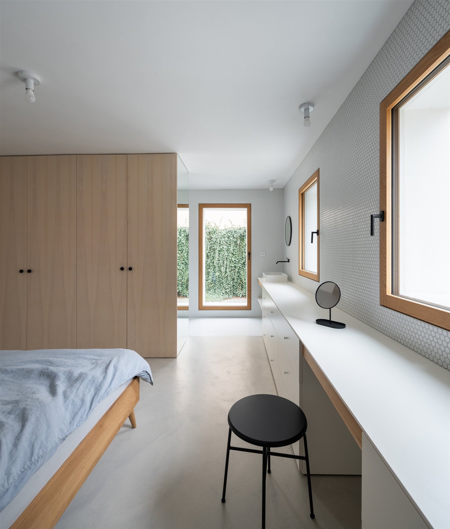 0 habitación con baño en suiteatelier-111-kozina-house-alexshootsbuildings-21