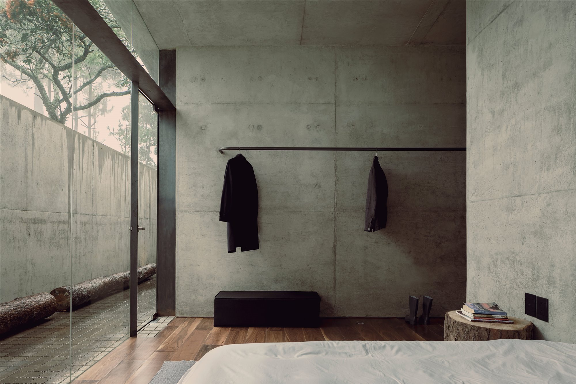Una casa cueva de arquitectura ausente en la que sentirse protegido