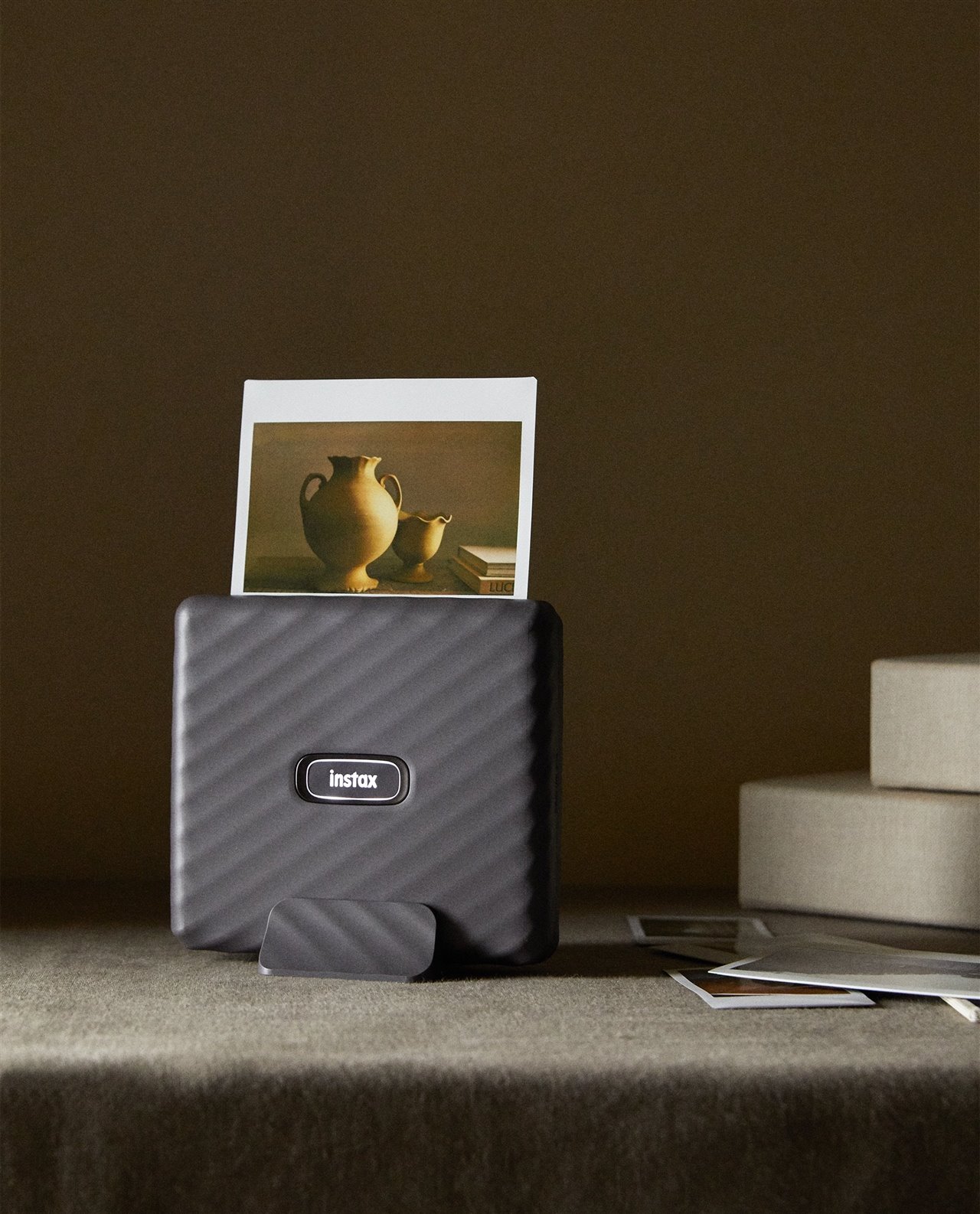 La impresora Instax te permite conseguir fotos instantáneas que hayas hecho con tu móvil, tradición y tecnología combinadas.