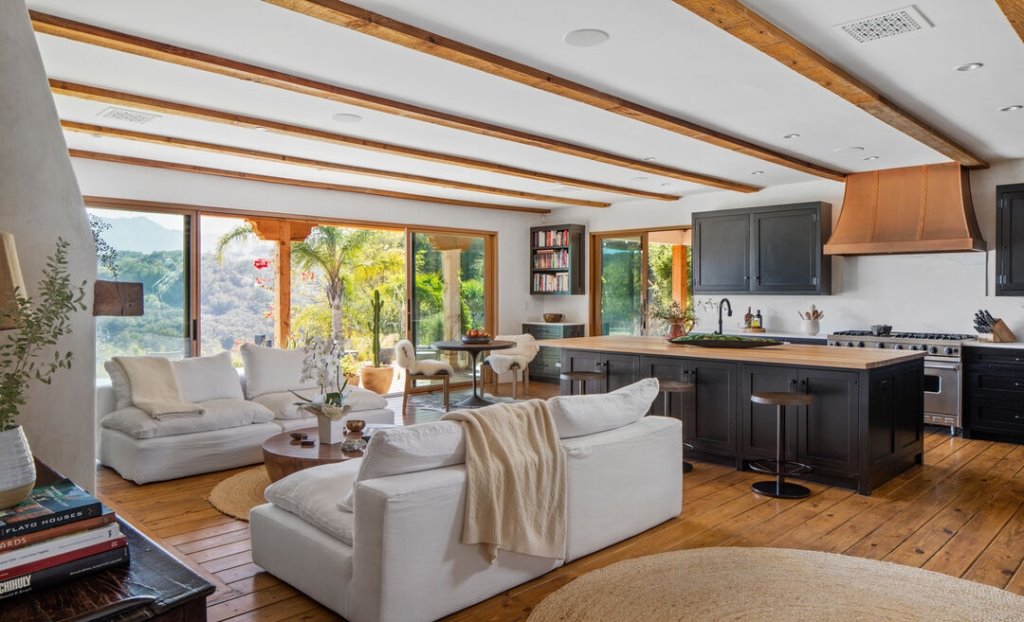 Casa de la actriz Renée Zellweger en Topanga salón con cocina