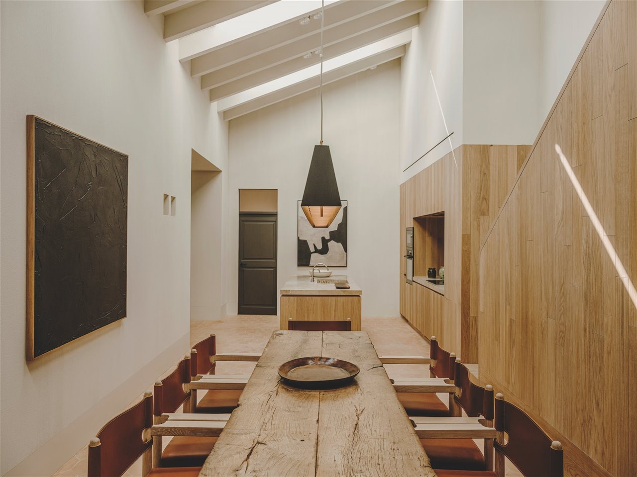 Reforma en un palacio gótico de Palma a manos de Claudio Hernández con el estudio de interiorismo Isabel López Vilalta + Asociados.