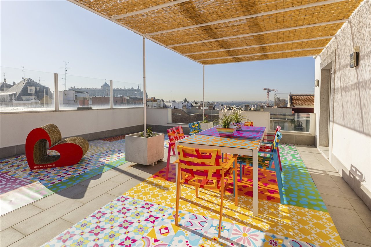 También la terraza de este piso en el corazón de Madrid está 'agathizada'.