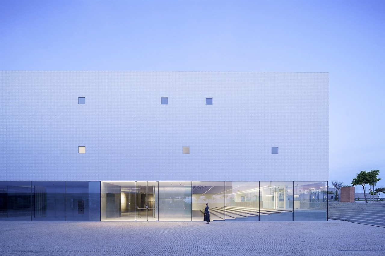 Facultad de Psicología y Logopedia de la Universidad de Málaga, de Llps arquitectos.
